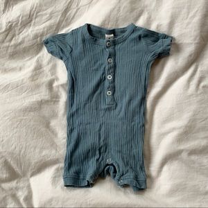 Ribbed shorty body onesie